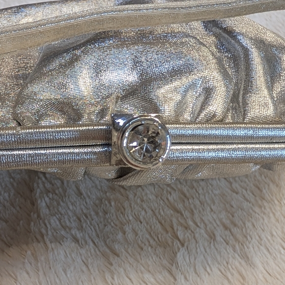 Silver Metallic Kiss Lock Evening Bag Rhinestone Clasp Vintage Style NYE Party - Picture 4 of 6